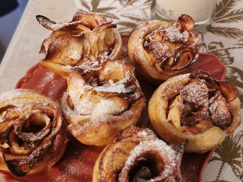 Cliquez pour zoomer ! Roses feuilletées aux pommes Thermomix par nifemix83