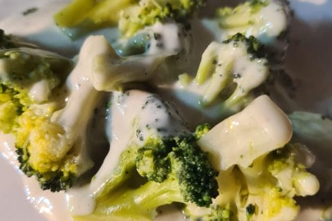 Cliquez pour zoomer ! Brocolis sauce roquefort Thermomix par sallysarasofia