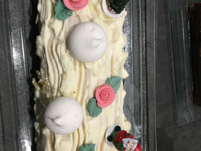 Cliquez pour zoomer ! Bûche de Noël framboises et chocolat blanc Thermomix par yesmiss