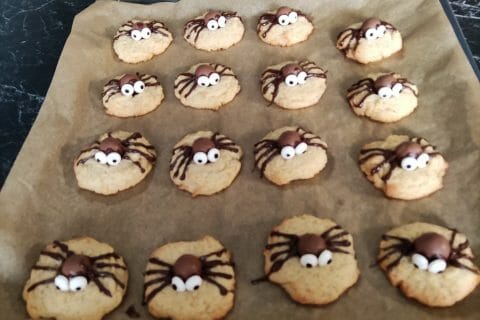Cliquez pour zoomer ! Spider cookies – cookies araignées Thermomix par isa isa