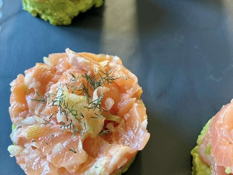 Cliquez pour zoomer ! Tartare aux 2 saumons sur purée d’avocat Thermomix par valeriederomans