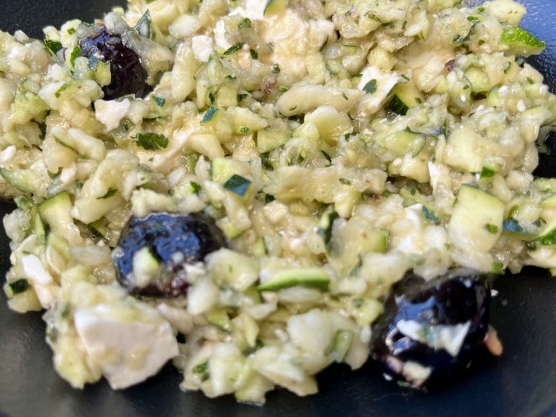 Cliquez pour zoomer ! Salade de courgettes à la feta Thermomix par valeriederomans