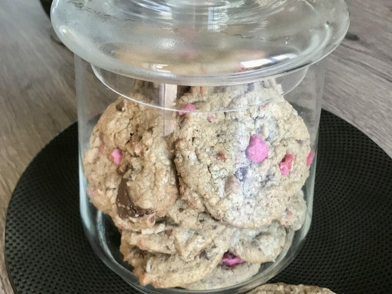 Cliquez pour zoomer ! Cookies aux éclats de pralines roses et pépites de chocolat Thermomix par valeriederomans