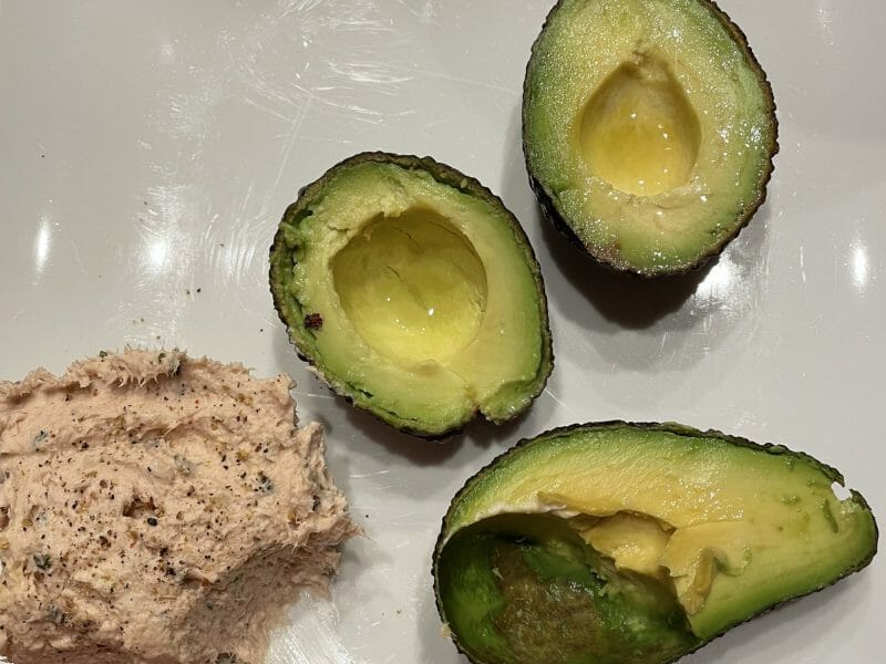 Cliquez pour zoomer ! Avocats aux rillettes de thon au basilic Thermomix par Sandy68