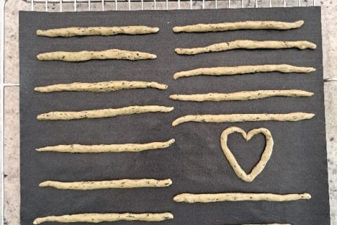 Cliquez pour zoomer ! Gressins parmesan basilic Thermomix par mamie bouba