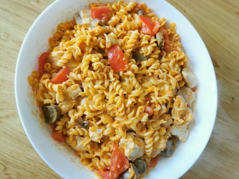 Cliquez pour zoomer ! Pennes au poulet, tomates et champignons Thermomix par emylucy