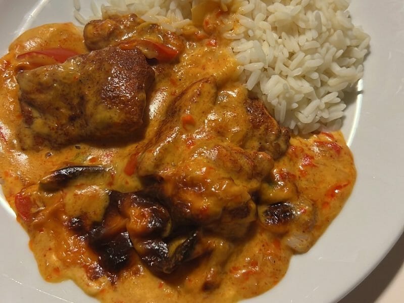 Cliquez pour zoomer ! Poulet à la crème de poivrons Thermomix par ibtoutem