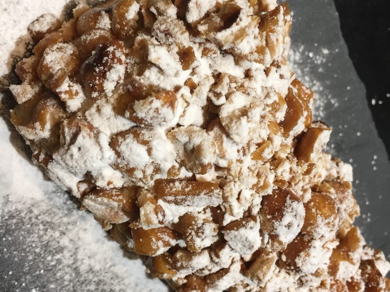 Cliquez pour zoomer ! Bûche pralinée aux éclats de noisettes caramélisés Thermomix par karie_1