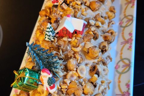 Cliquez pour zoomer ! Bûche pralinée aux éclats de noisettes caramélisés Thermomix par ilana_3