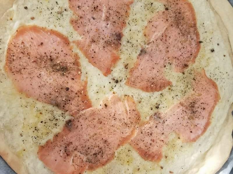 Cliquez pour zoomer ! Pizza au saumon et sauce kiri Thermomix par marzuite