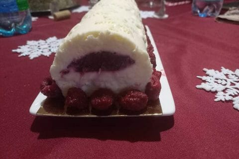 Cliquez pour zoomer ! Bûche de Noël framboises et chocolat blanc Thermomix par odete_2