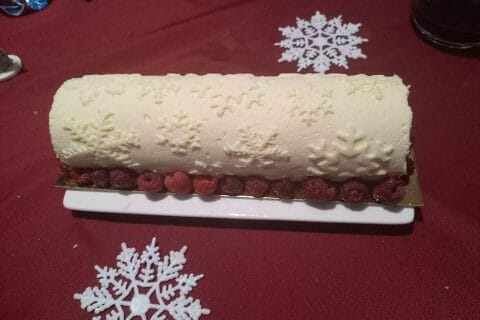 Cliquez pour zoomer ! Bûche de Noël framboises et chocolat blanc Thermomix par odete_2