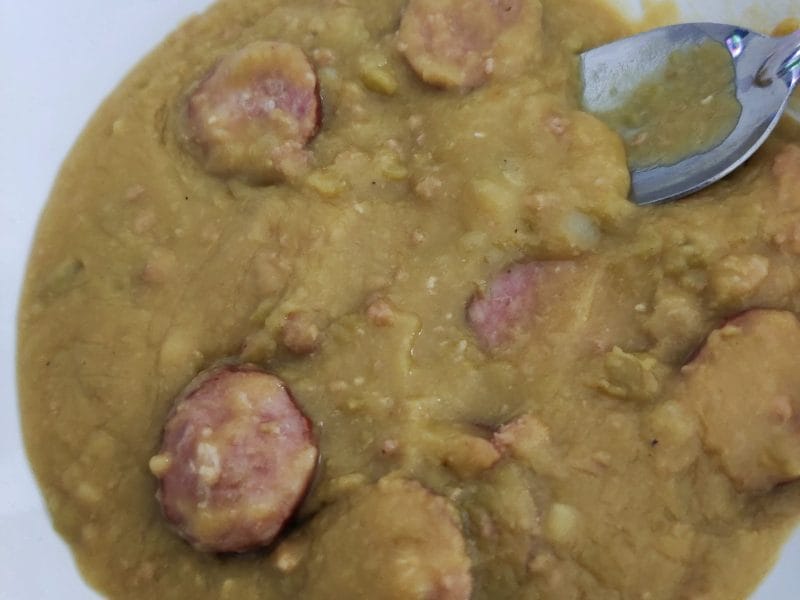 Cliquez pour zoomer ! Mitonnée de pois cassés aux saucisses Thermomix par juliedad