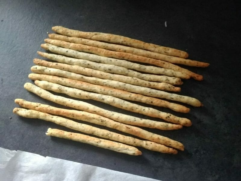 Cliquez pour zoomer ! Gressins parmesan basilic Thermomix par laura_568