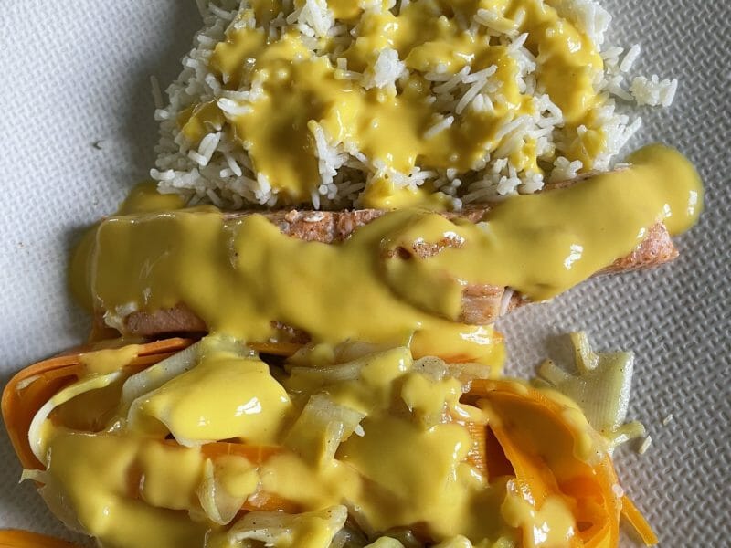 Cliquez pour zoomer ! Saumon sauce curry et tagliatelles de légumes Thermomix par Julie52