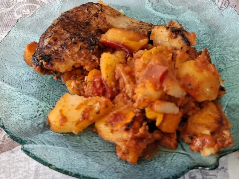 Cliquez pour zoomer ! Poulet aux pommes de terre, poivron et tomates Thermomix par slysly