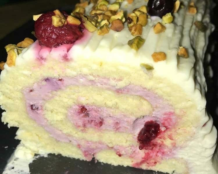 Cliquez pour zoomer ! Bûche de Noël framboises et chocolat blanc Thermomix par cindy_322