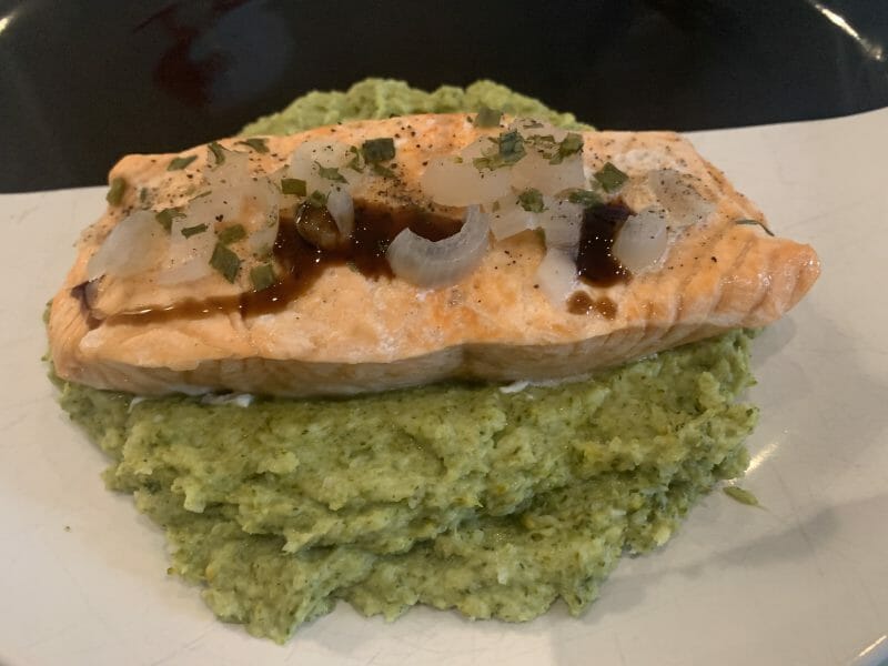 Cliquez pour zoomer ! Saumon sur purée de brocolis Thermomix par tentense44