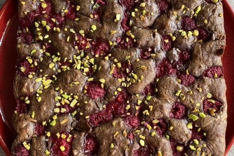 Cliquez pour zoomer ! Brownie framboises, pistaches et pépites de chocolat blanc Thermomix par Miminefer