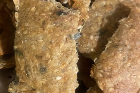 Cliquez pour zoomer ! Crackers salés à l’emmental et aux graines Thermomix par Miminefer