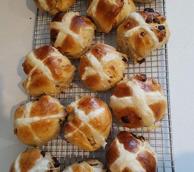 Cliquez pour zoomer ! Hot cross buns – petits pains anglais de Pâques Thermomix par Choppy
