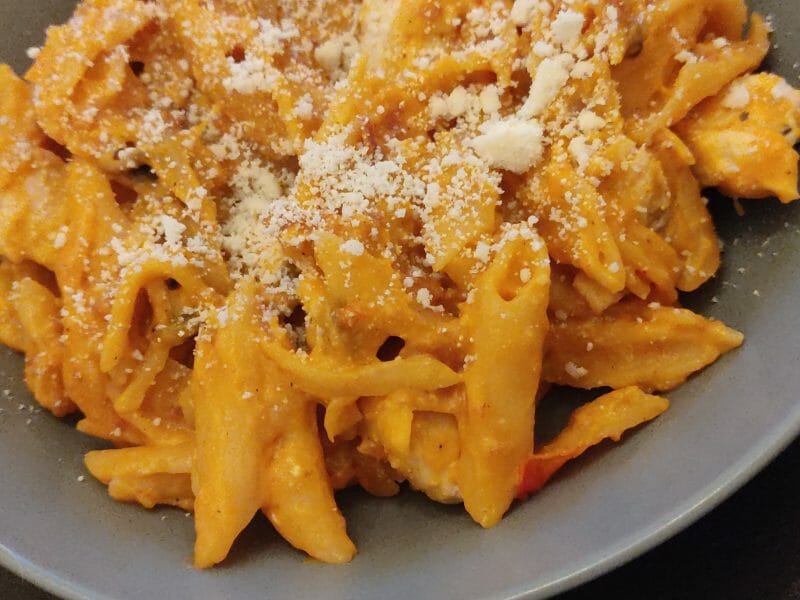 Cliquez pour zoomer ! Pennes au poulet, tomates et champignons Thermomix par laura_574