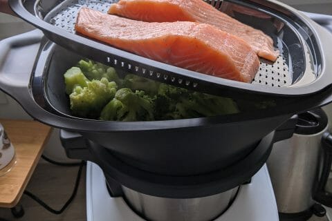 Cliquez pour zoomer ! Saumon sur purée de brocolis Thermomix par melodie8517