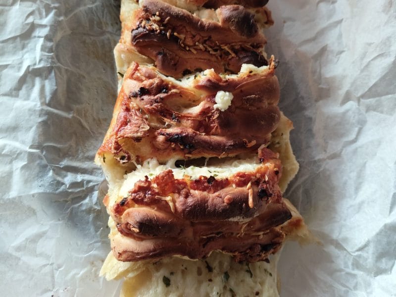 Cliquez pour zoomer ! Pain à l’ail, persil et mozzarella Thermomix par mademoisellemariie