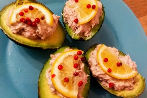 Cliquez pour zoomer ! Avocats aux rillettes de thon au basilic Thermomix par Corinne B80