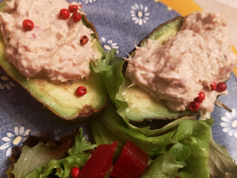 Cliquez pour zoomer ! Avocats aux rillettes de thon au basilic Thermomix par Corinne B80