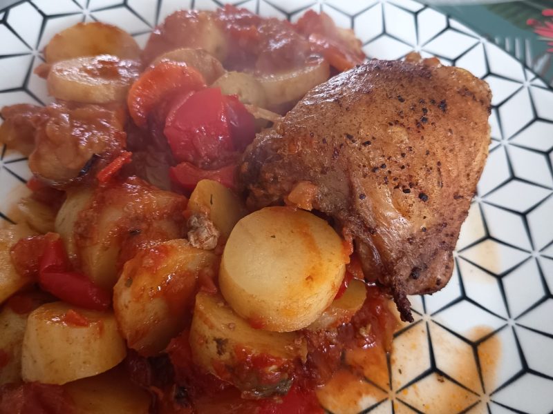Cliquez pour zoomer ! Poulet aux pommes de terre, poivron et tomates Thermomix par Corinne B80