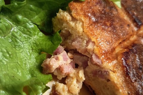 Cliquez pour zoomer ! Pudding salé au pain et aux lardons Thermomix par Corinne B80