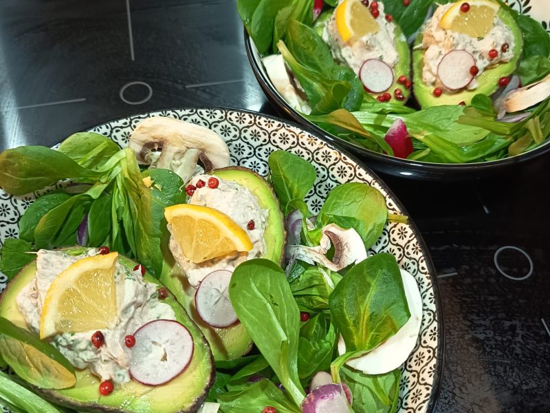 Cliquez pour zoomer ! Avocats aux rillettes de thon au basilic Thermomix par Corinne B80