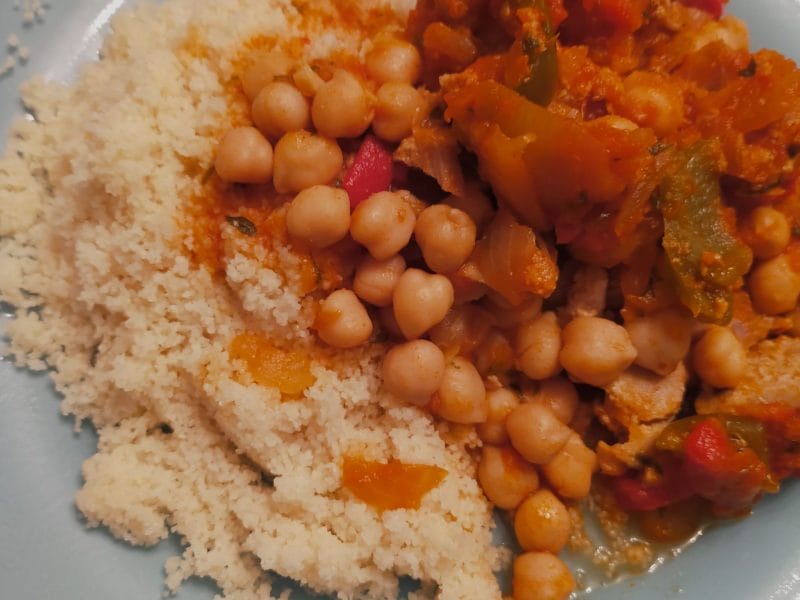 Cliquez pour zoomer ! Mijoté de pois chiches à la tomate, thon et poivrons grillés Thermomix par Corinne B80