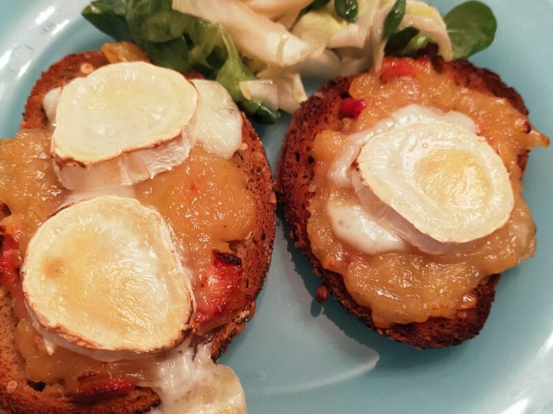 Cliquez pour zoomer ! Tartines échalotes et poires au chèvre Thermomix par Corinne B80