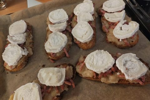 Cliquez pour zoomer ! Tartines échalotes et poires au chèvre Thermomix par Corinne B80