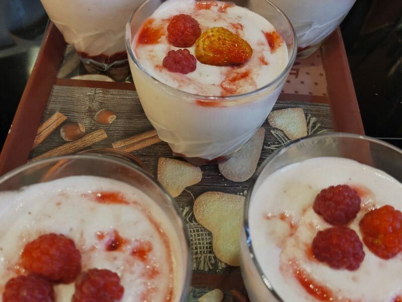 Cliquez pour zoomer ! Mousse à la framboise et son coulis Thermomix par Corinne B80