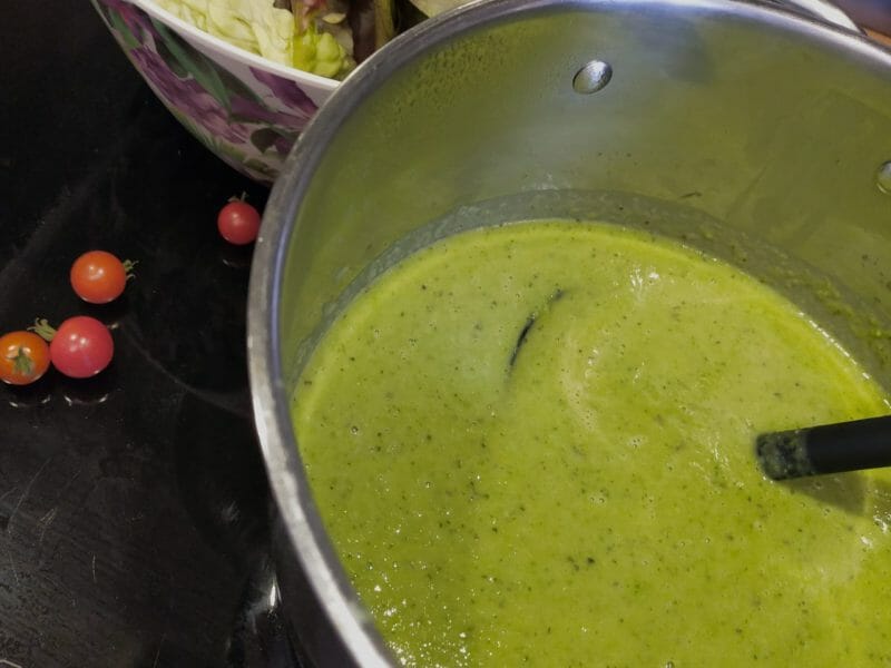 Cliquez pour zoomer ! Velouté de courgettes, petits pois et basilic Thermomix par Corinne B80