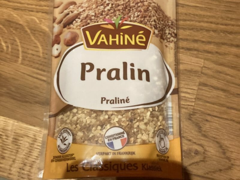 Cliquez pour zoomer ! Bûche pralinée aux éclats de noisettes caramélisés Thermomix par marino1970