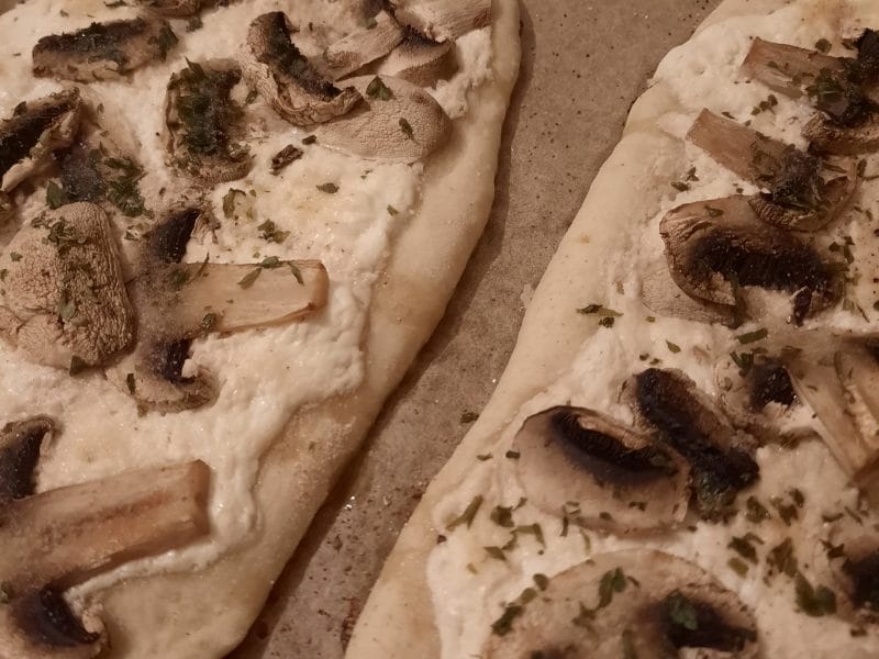 Cliquez pour zoomer ! Pizza blanche aux champignons Thermomix par chronia