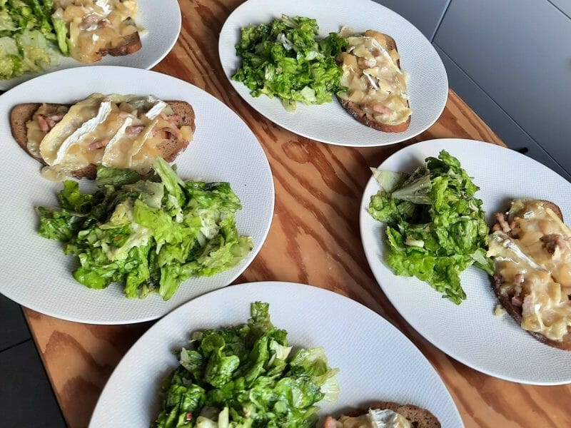 Cliquez pour zoomer ! Tartines normandes pommes et camembert Thermomix par chronia