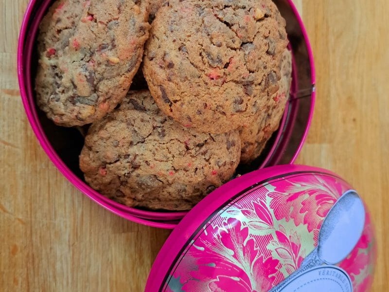Cliquez pour zoomer ! Cookies aux éclats de pralines roses et pépites de chocolat Thermomix par sandlemaitre