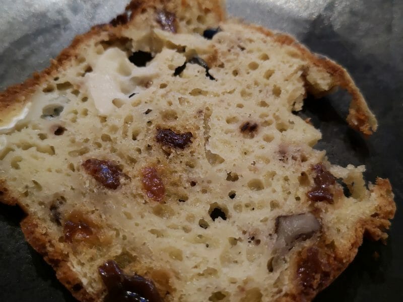 Cliquez pour zoomer ! Cake à la fourme d’Ambert, noix et raisins secs Thermomix par sandlemaitre