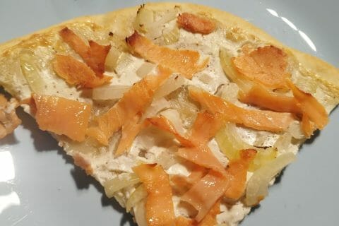 Cliquez pour zoomer ! Tarte flambée rapide au saumon fumé Thermomix par nininosaure