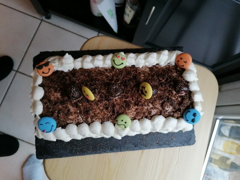 Cliquez pour zoomer ! Bûche forêt noire Thermomix par chapi.chapo