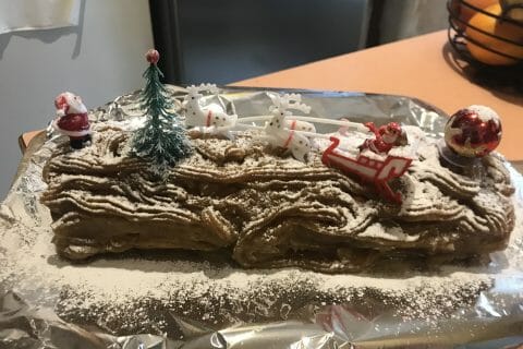 Cliquez pour zoomer ! Bûche pralinée aux éclats de noisettes caramélisés Thermomix par sev77570