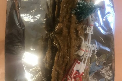 Cliquez pour zoomer ! Bûche pralinée aux éclats de noisettes caramélisés Thermomix par sev77570