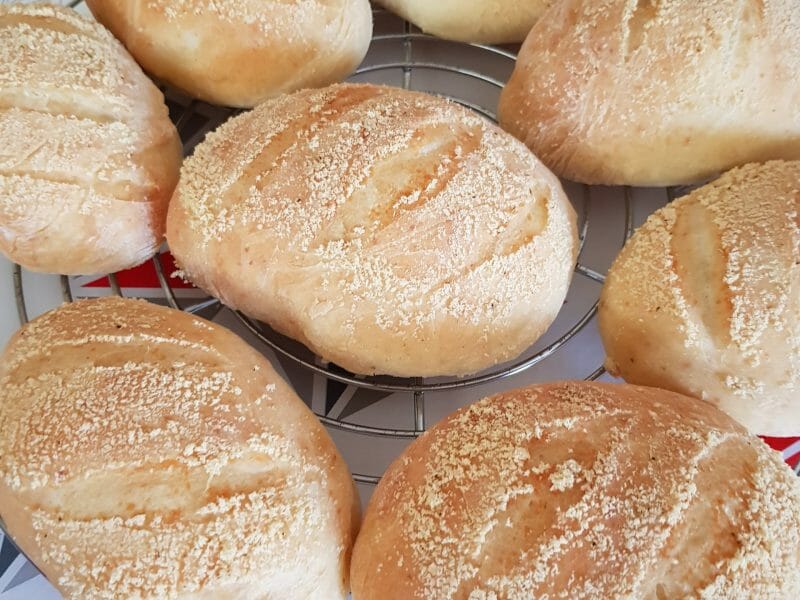 Cliquez pour zoomer ! Pains burger au parmesan et romarin Thermomix par Mimala