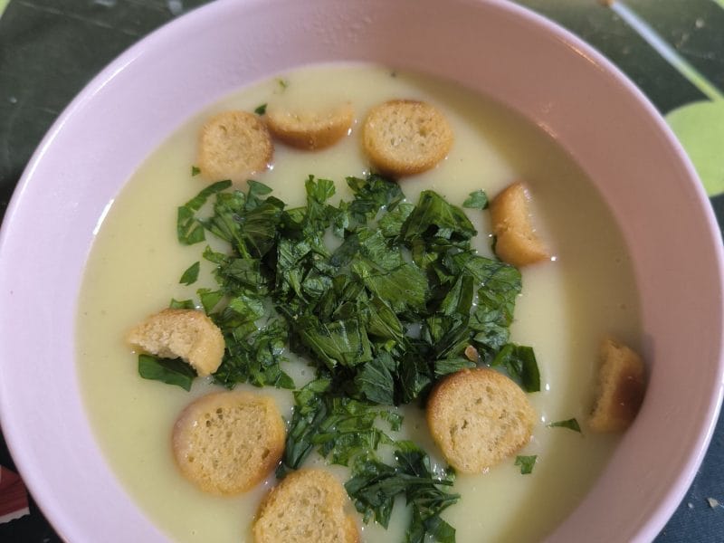 Cliquez pour zoomer ! Velouté à l’oignon et aux pommes de terre Thermomix par jennifer_251