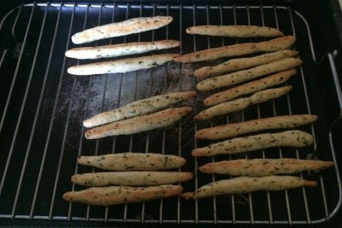 Cliquez pour zoomer ! Gressins parmesan basilic au Thermomix